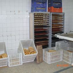Imagen general de los panes en el obrador